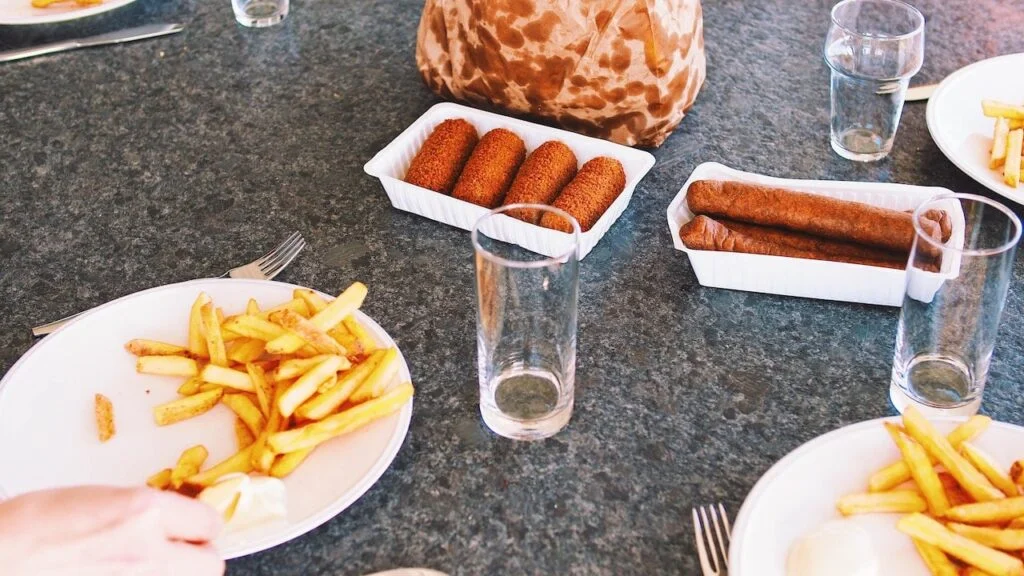 Bittergarnituur snacks frikandel kroket