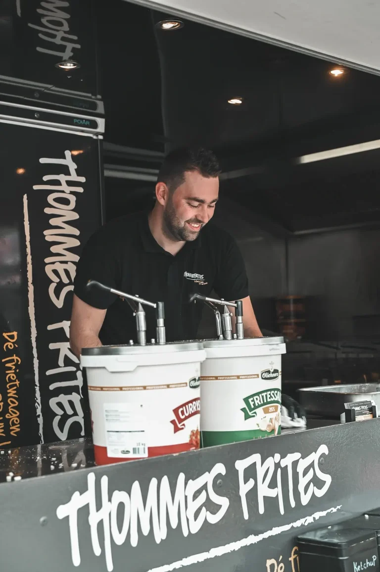 Thommes Frites aan het werk