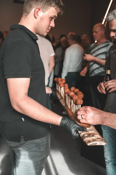 Snacks uitdelen Thommes Frites